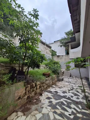 5chbre Duplex dans Francis Gweh, Cocody à Louer