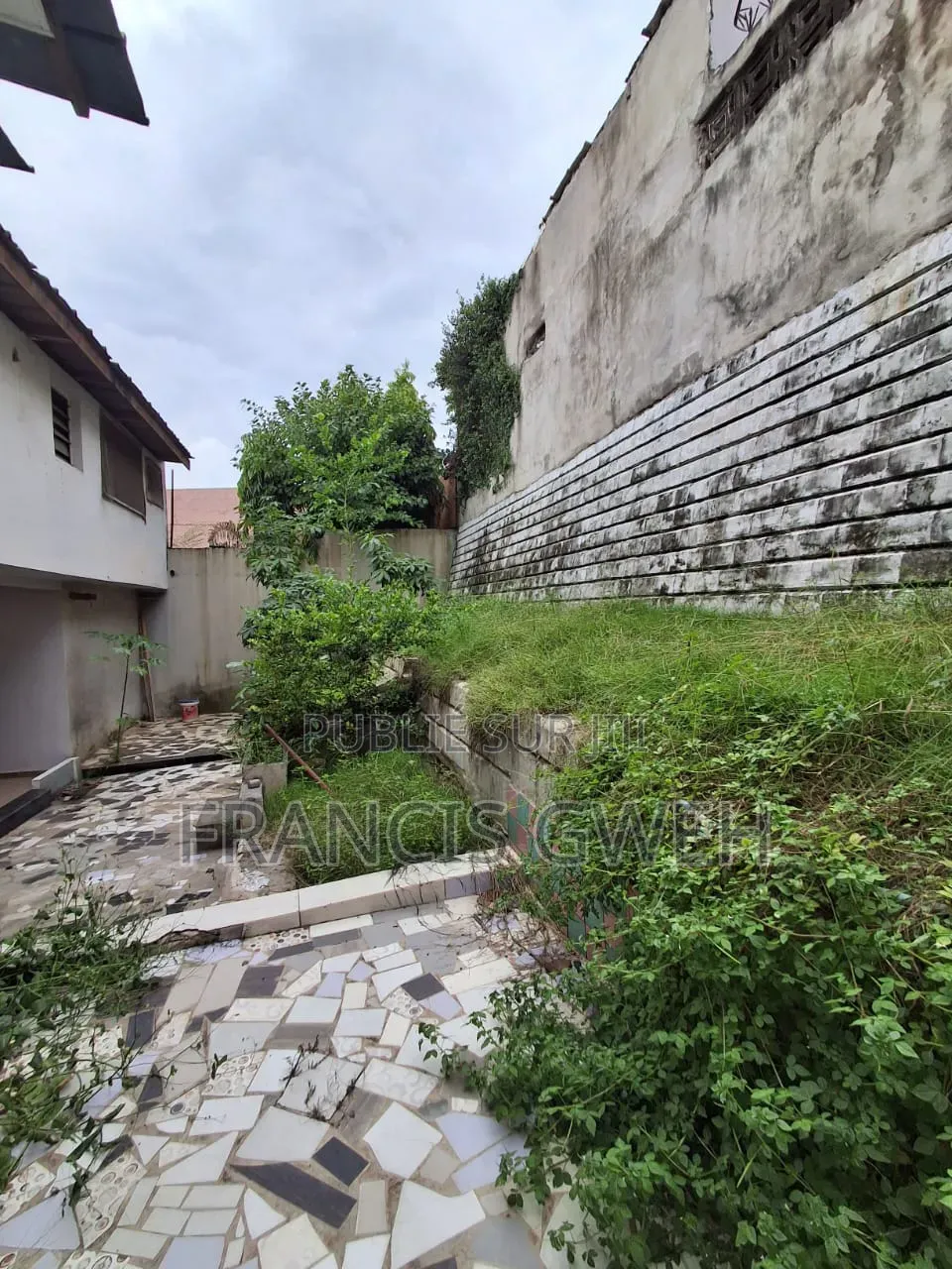 5chbre Duplex dans Francis Gweh, Cocody à Louer