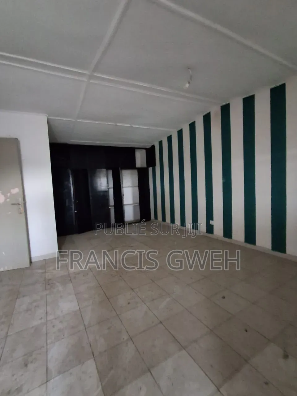 5chbre Duplex dans Francis Gweh, Cocody à Louer