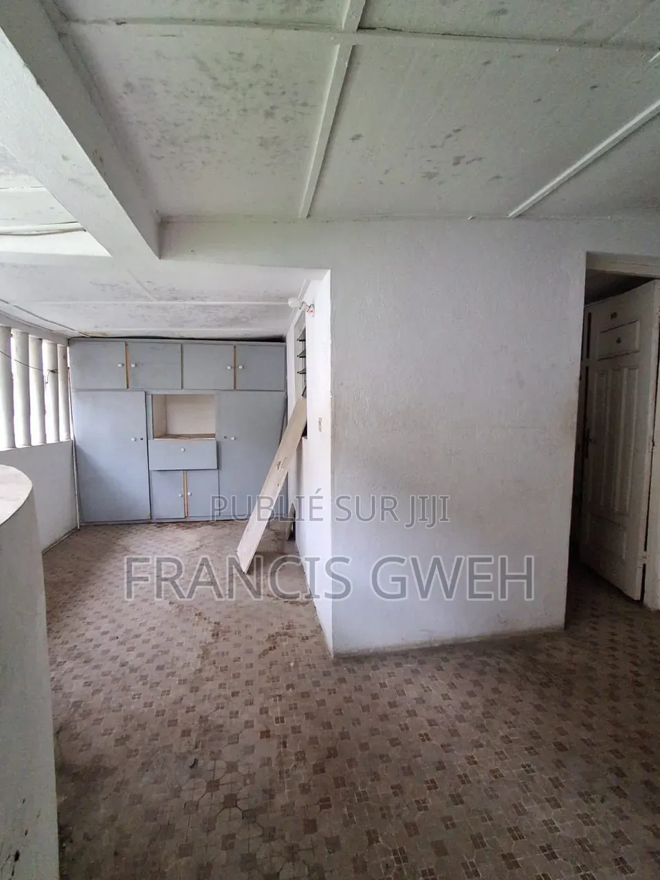 5chbre Duplex dans Francis Gweh, Cocody à Louer