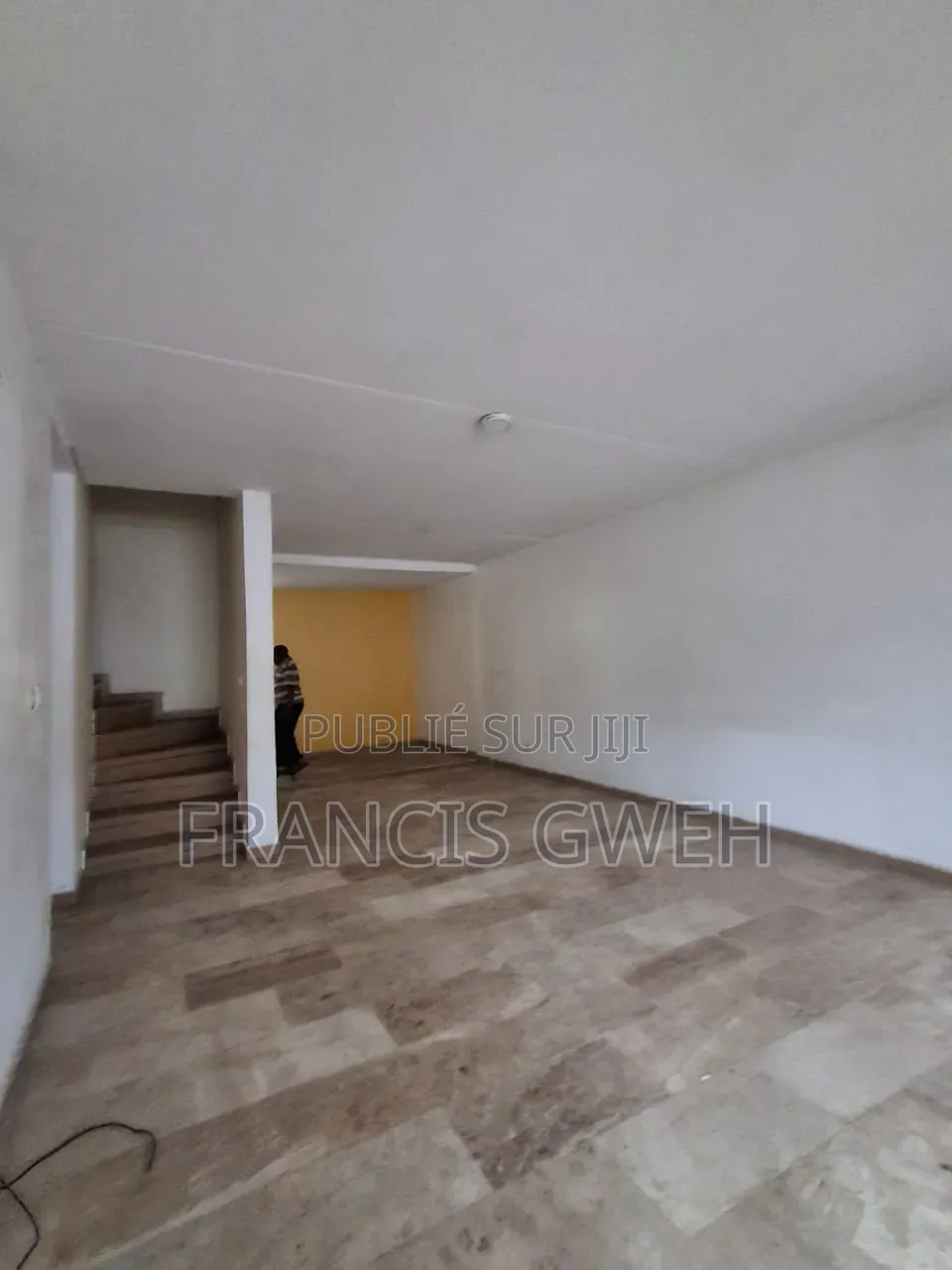 5chbre Duplex dans Francis Gweh, Cocody à Louer