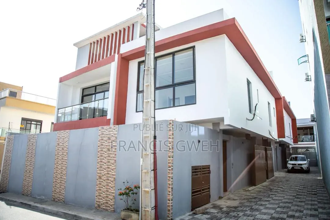 5chbre Duplex dans Francis Gweh, Cocody à Louer