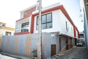 5chbre Duplex dans Francis Gweh, Cocody à Louer