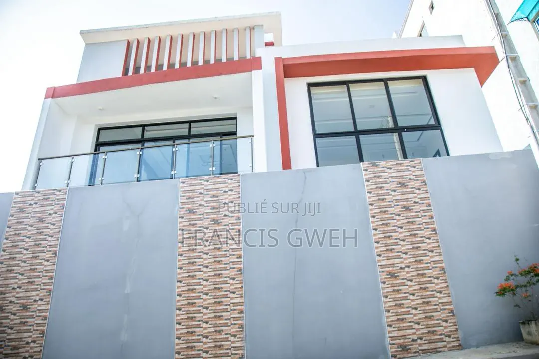5chbre Duplex dans Francis Gweh, Cocody à Louer