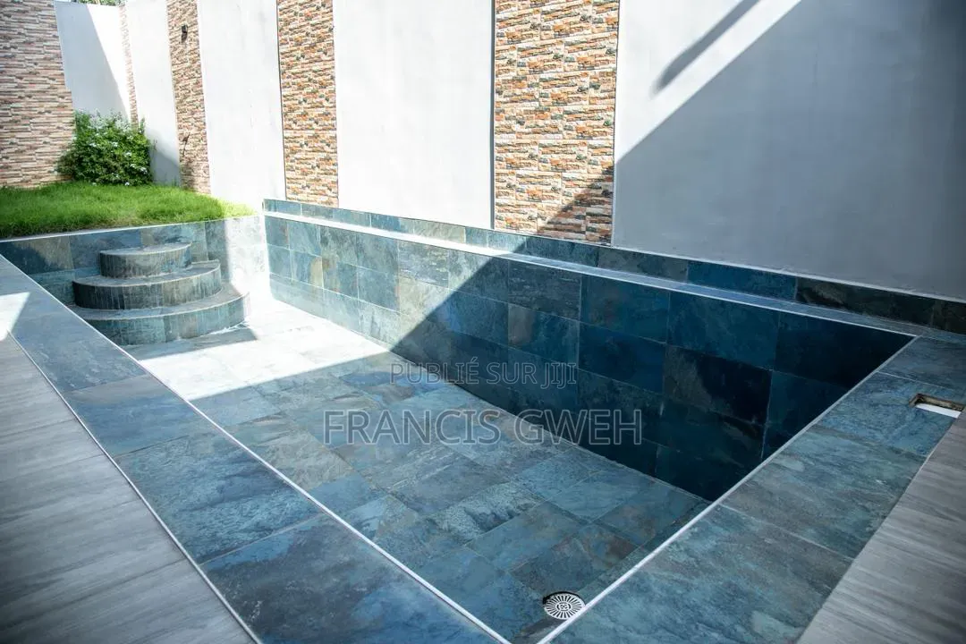 5chbre Duplex dans Francis Gweh, Cocody à Louer