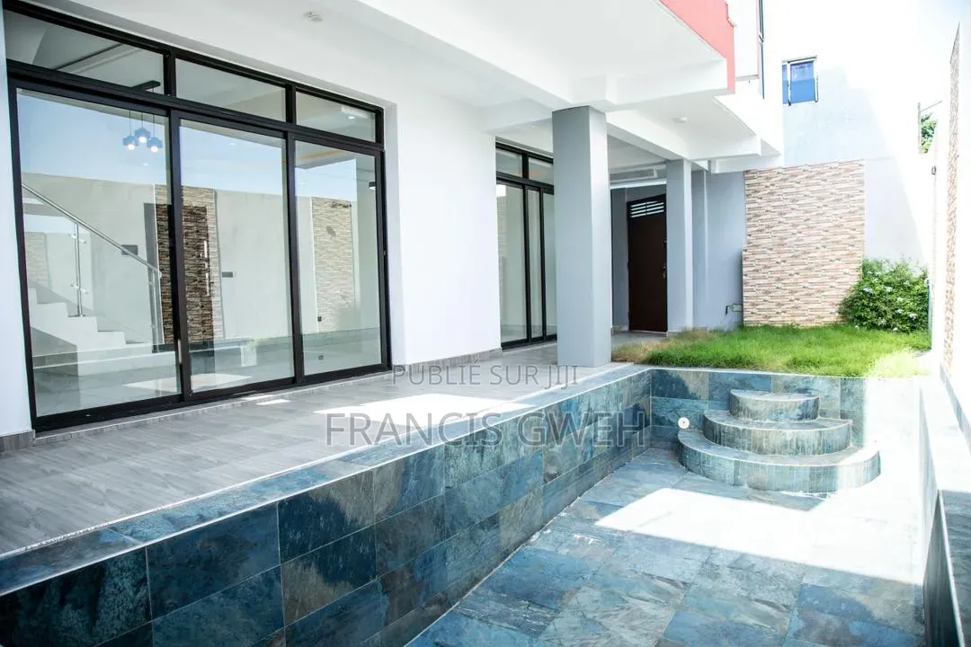 5chbre Duplex dans Francis Gweh, Cocody à Louer