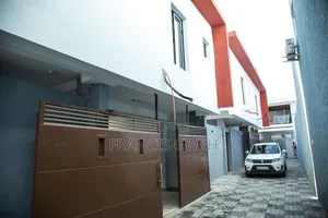 5chbre Duplex dans Francis Gweh, Cocody à Louer
