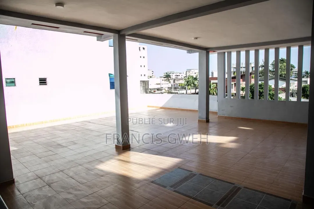 5chbre Duplex dans Francis Gweh, Cocody à Louer