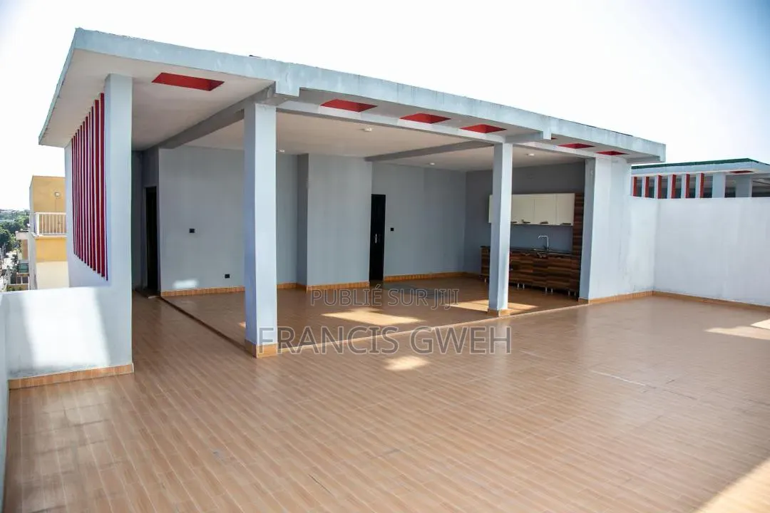 5chbre Duplex dans Francis Gweh, Cocody à Louer
