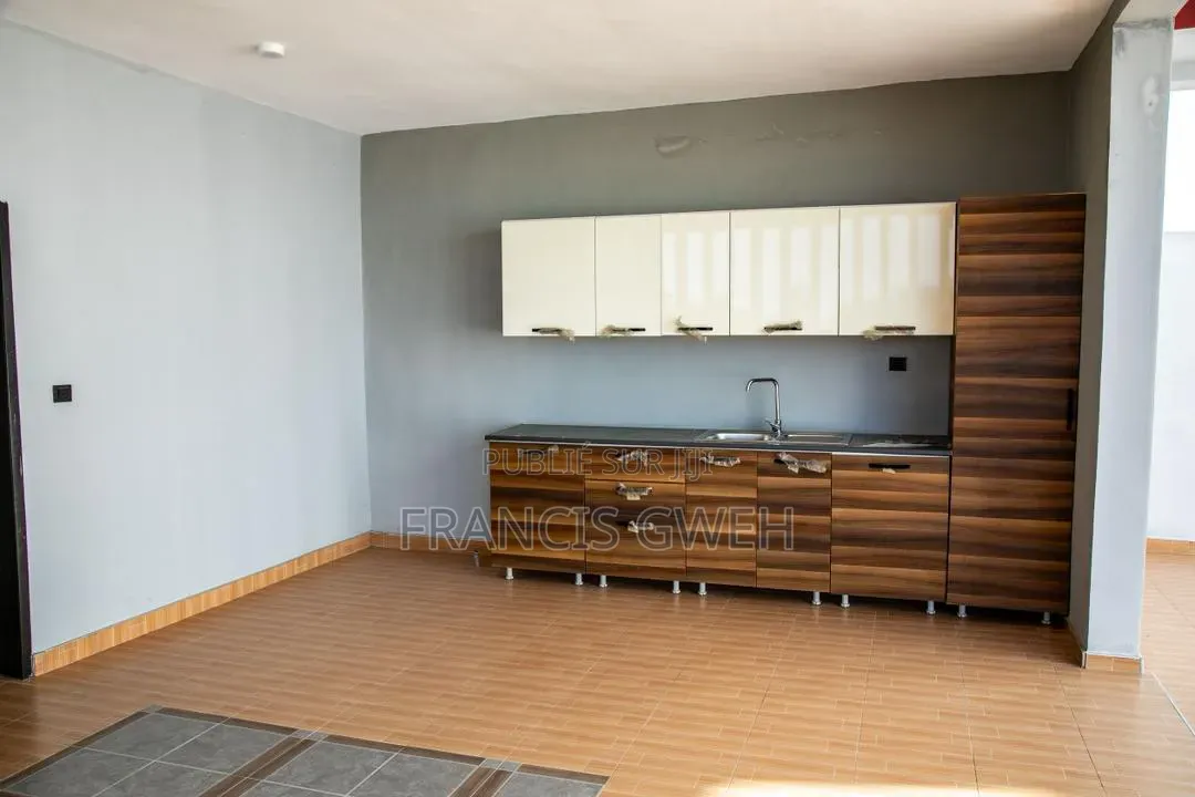 5chbre Duplex dans Francis Gweh, Cocody à Louer