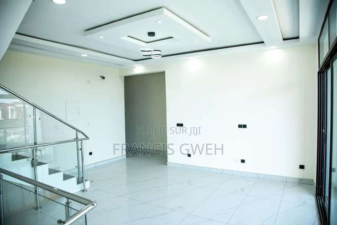 5chbre Duplex dans Francis Gweh, Cocody à Louer