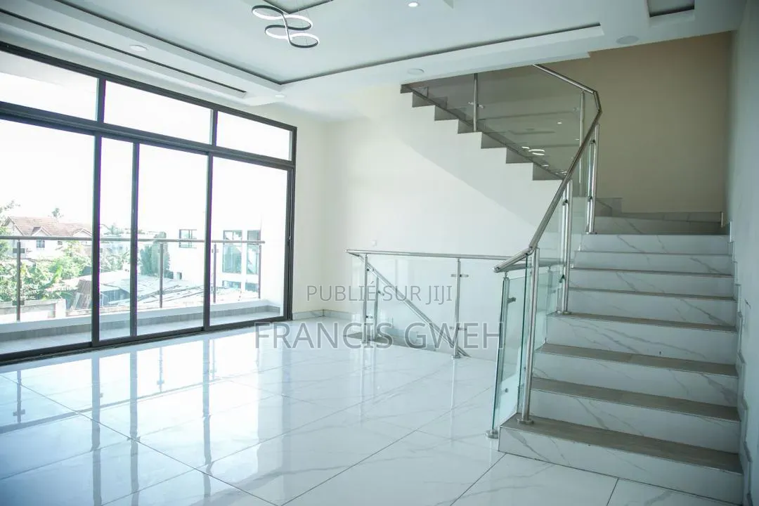 5chbre Duplex dans Francis Gweh, Cocody à Louer