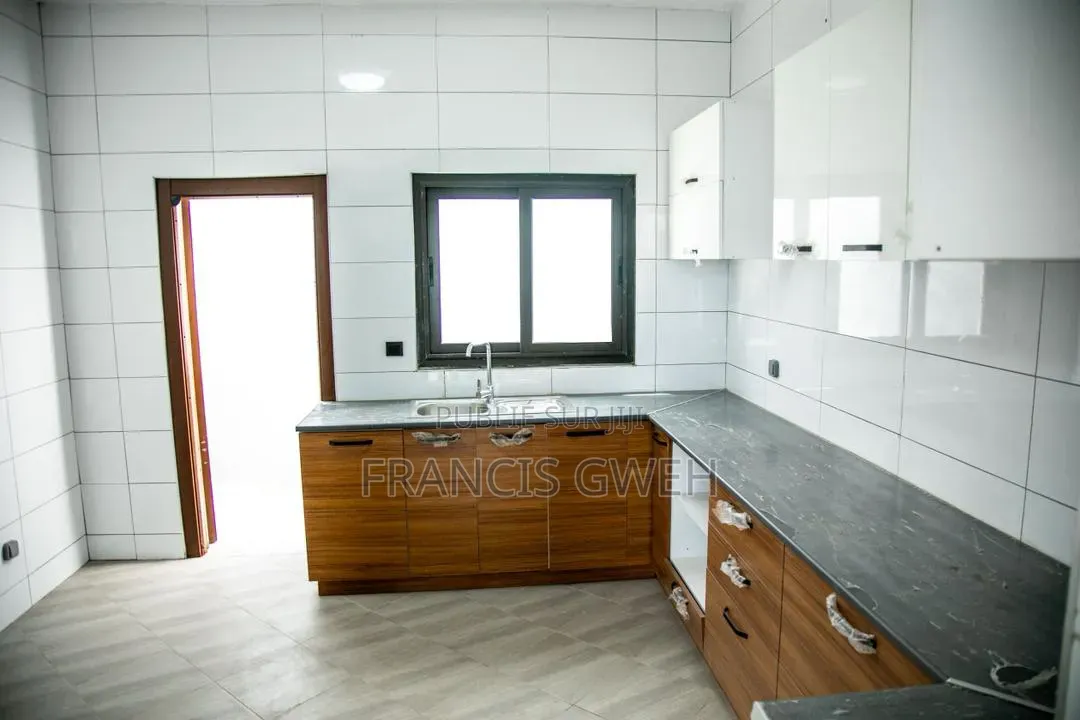 5chbre Duplex dans Francis Gweh, Cocody à Louer