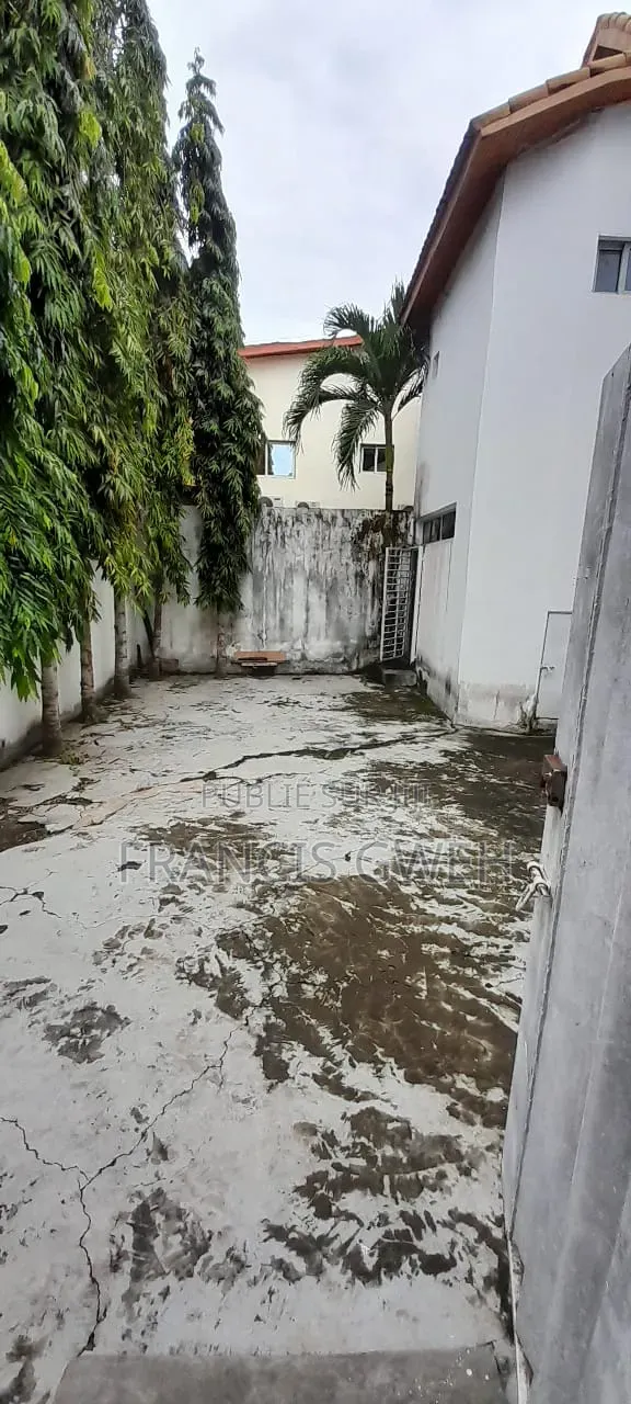 5chbre Duplex dans Francis Gweh, Cocody à Louer