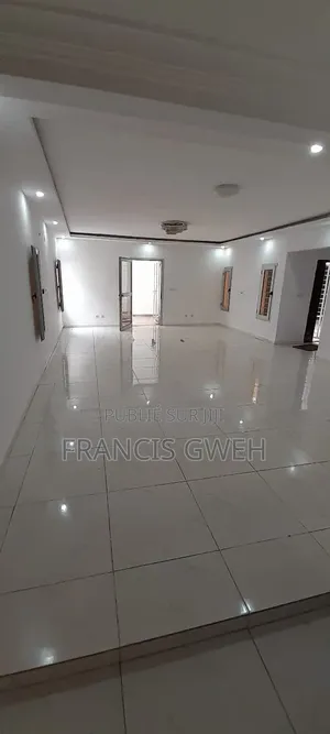 5chbre Duplex dans Francis Gweh, Cocody à Louer