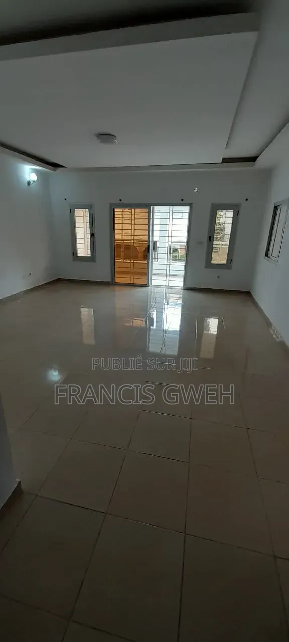 5chbre Duplex dans Francis Gweh, Cocody à Louer