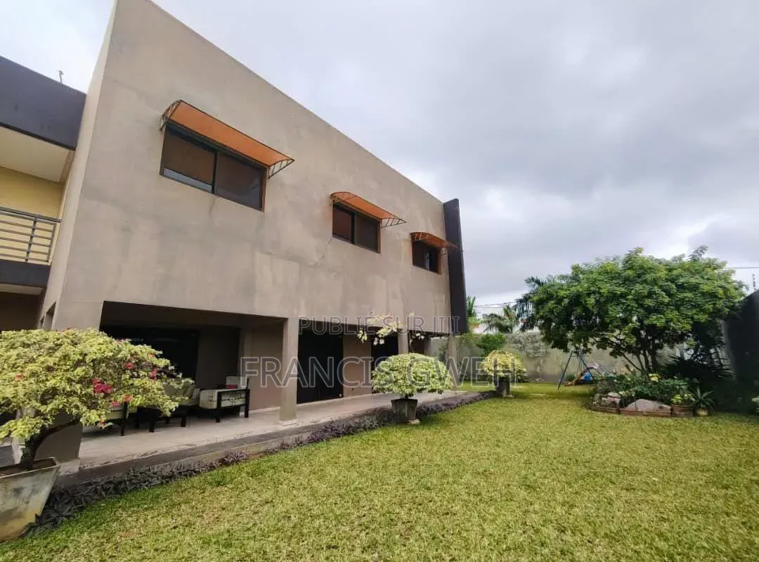 5chbre Duplex dans Francis Gweh, Cocody à Vendre