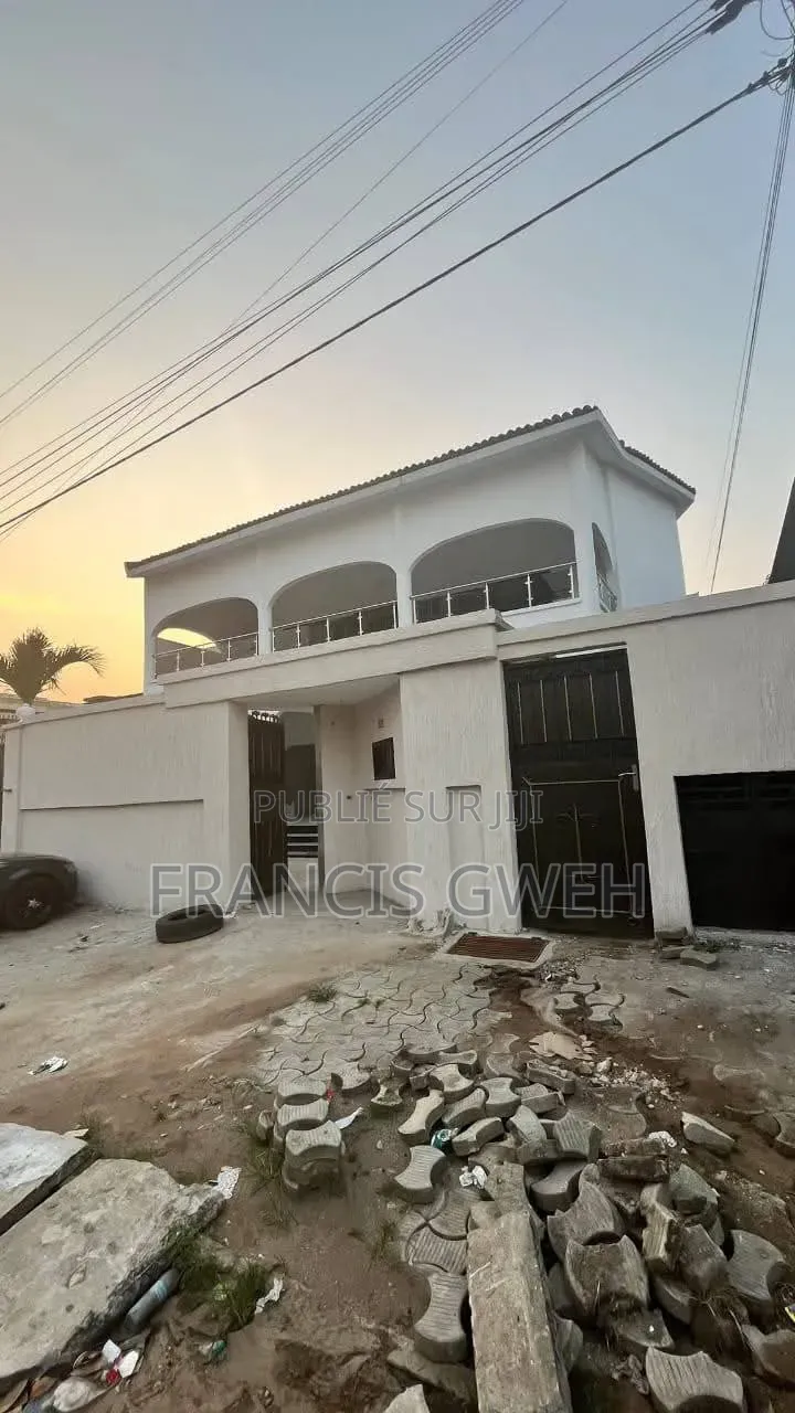 10chbre Duplex dans Francis Gweh, Cocody à Louer