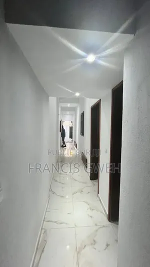 10chbre Duplex dans Francis Gweh, Cocody à Louer