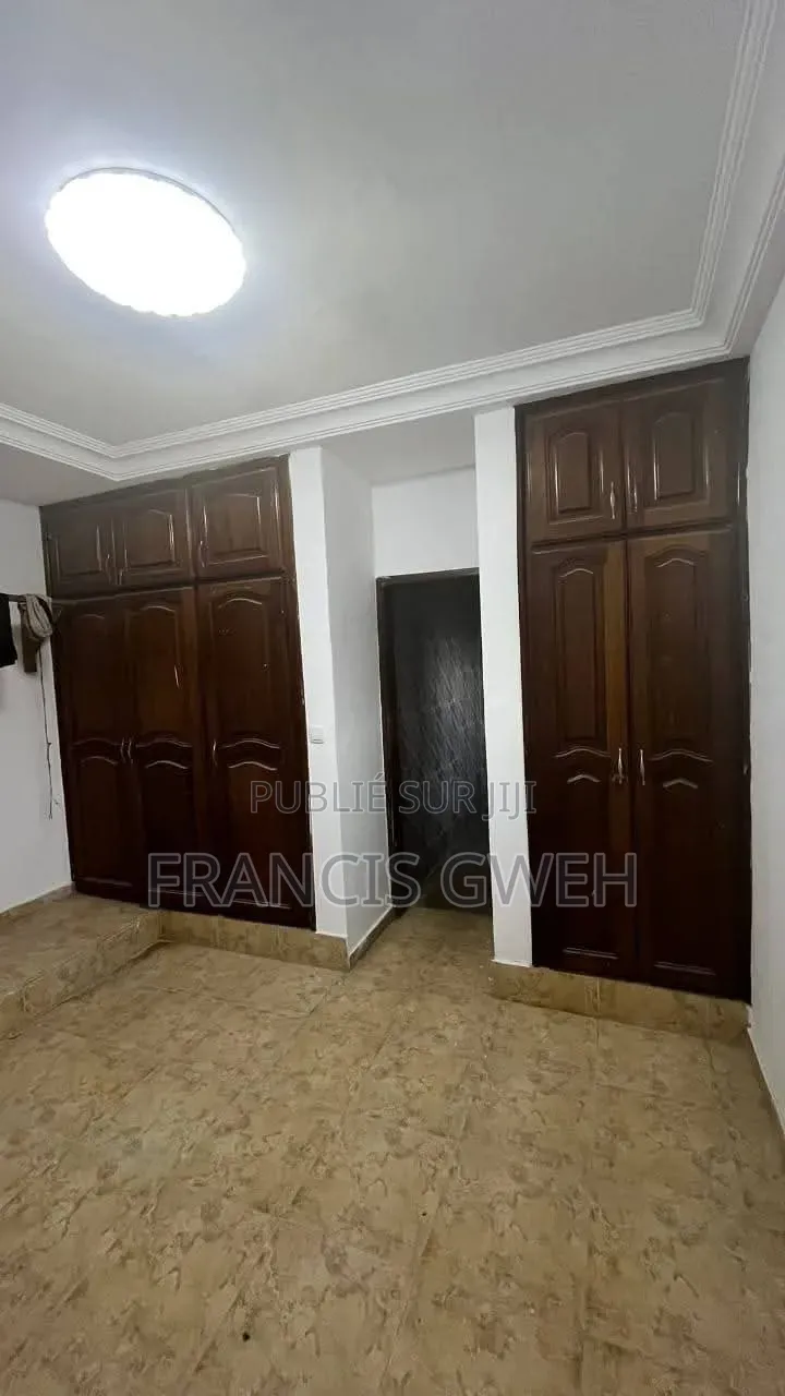 10chbre Duplex dans Francis Gweh, Cocody à Louer