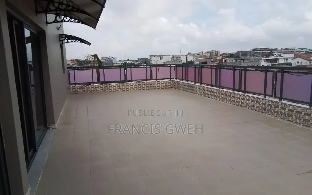 11chbre Duplex dans Francis Gweh, Cocody à Louer