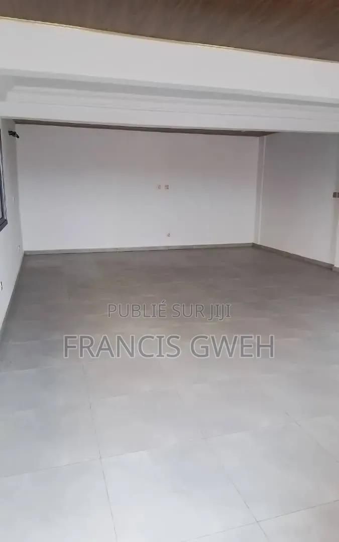 11chbre Duplex dans Francis Gweh, Cocody à Louer