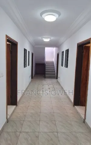 11chbre Duplex dans Francis Gweh, Cocody à Louer