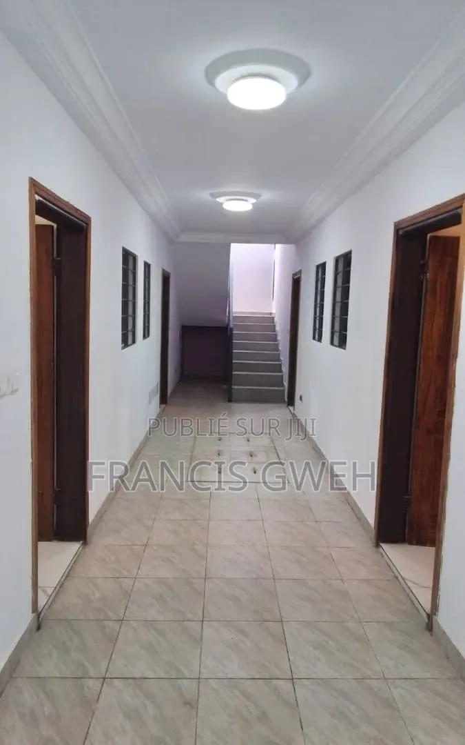 11chbre Duplex dans Francis Gweh, Cocody à Louer