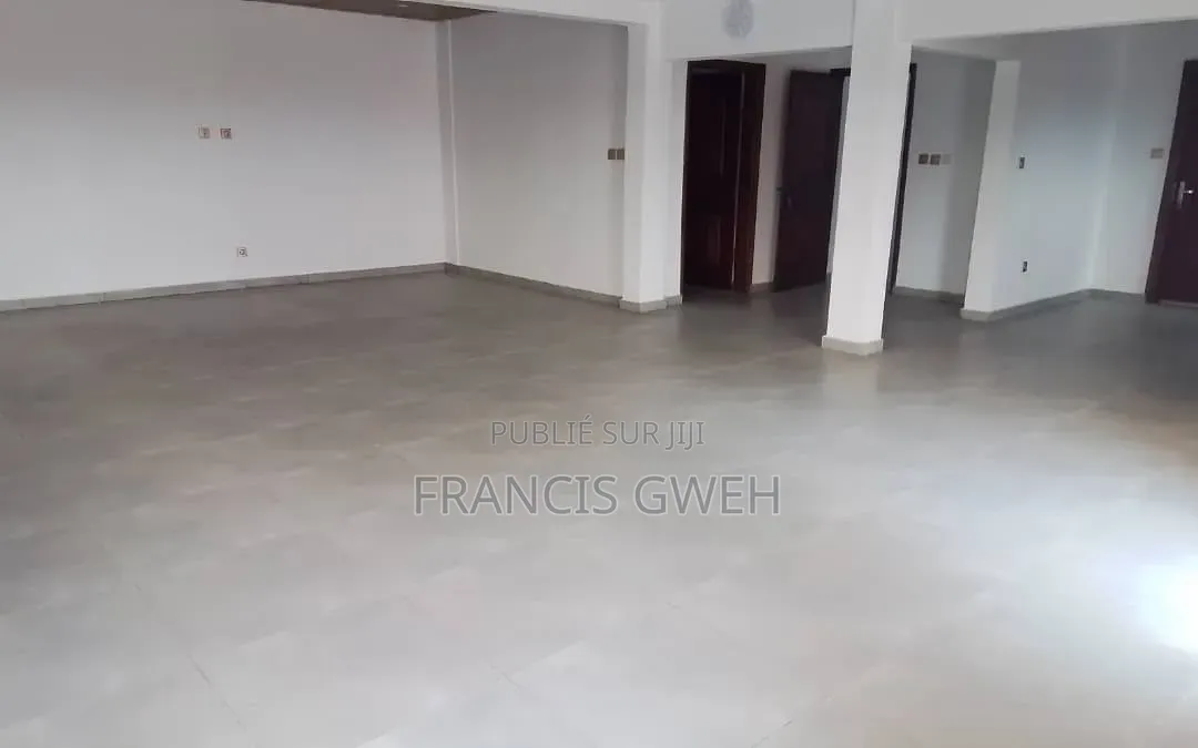 11chbre Duplex dans Francis Gweh, Cocody à Louer