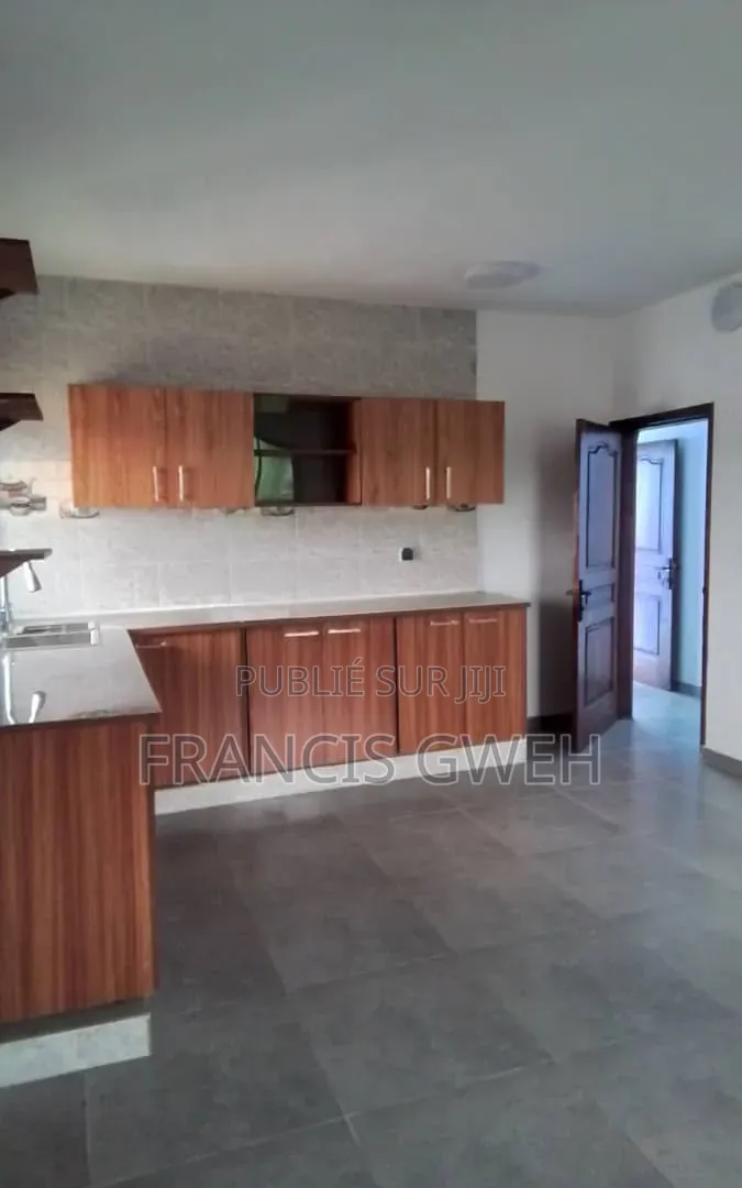 11chbre Duplex dans Francis Gweh, Cocody à Louer