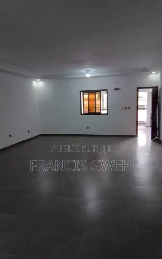 11chbre Duplex dans Francis Gweh, Cocody à Louer