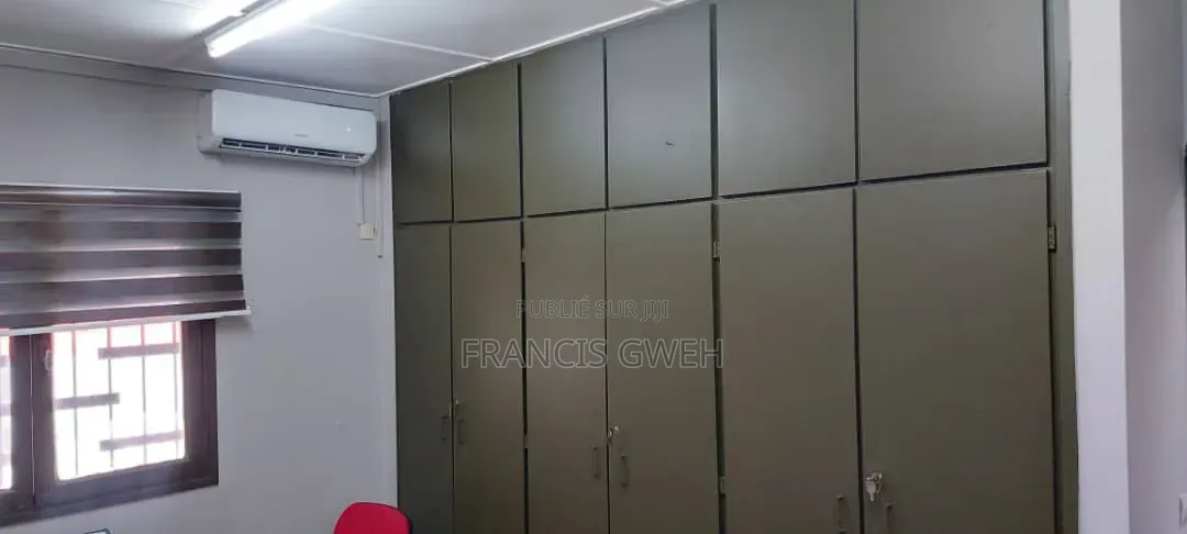 17chbre Villa dans Francis Gweh, Cocody à Louer