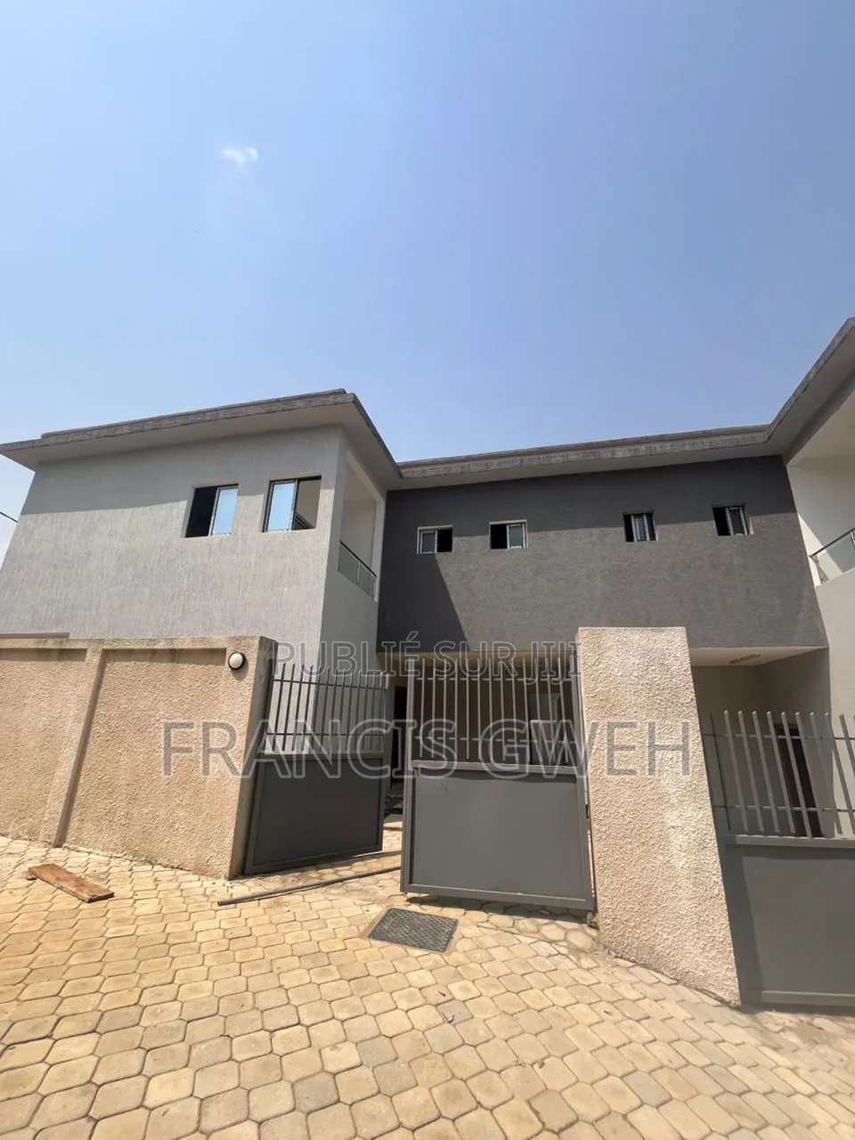 4chbre Duplex dans Francis Gweh, Cocody à Louer