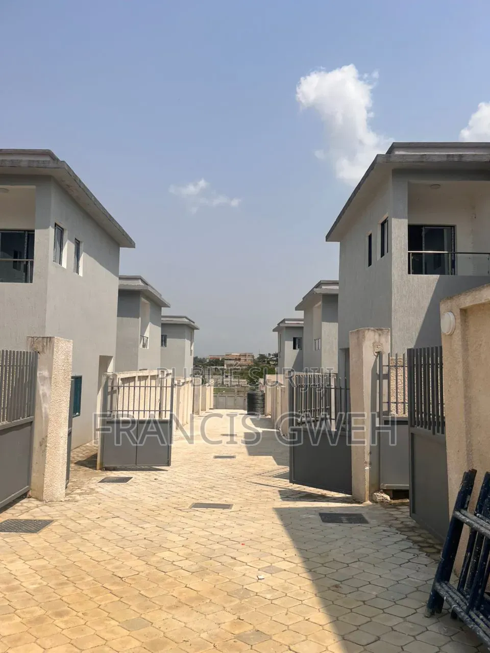 4chbre Duplex dans Francis Gweh, Cocody à Louer