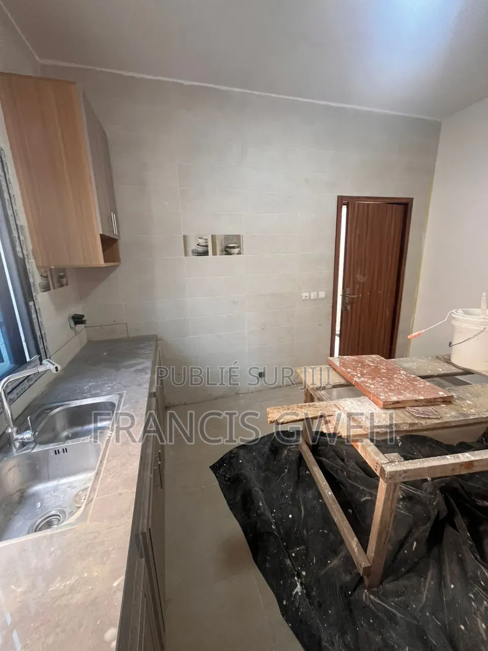 4chbre Duplex dans Francis Gweh, Cocody à Louer