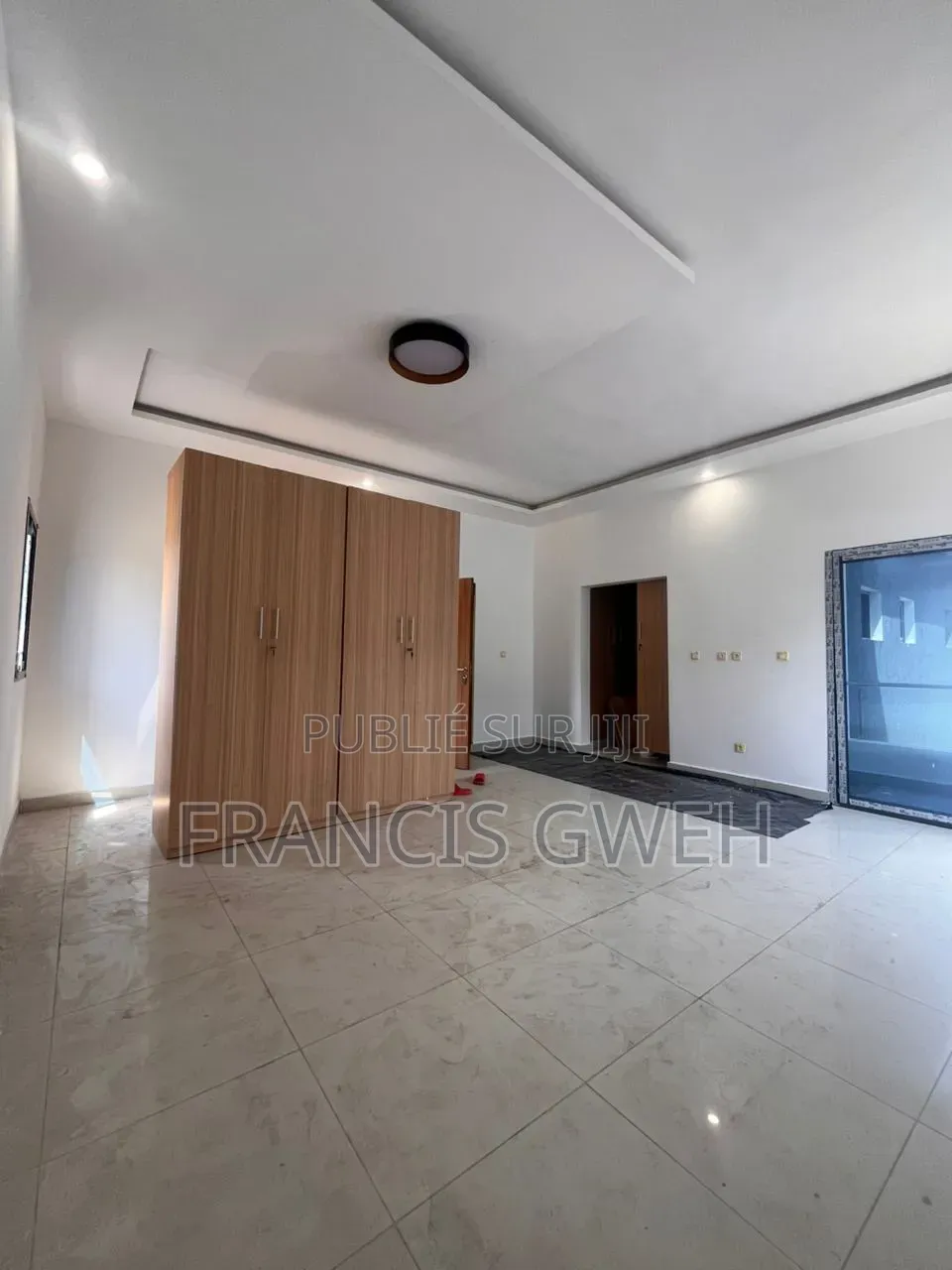 4chbre Duplex dans Francis Gweh, Cocody à Louer