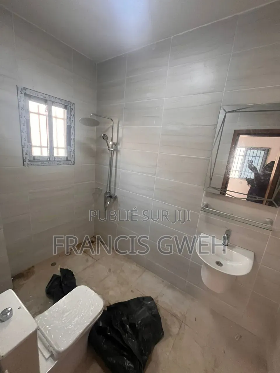 4chbre Duplex dans Francis Gweh, Cocody à Louer
