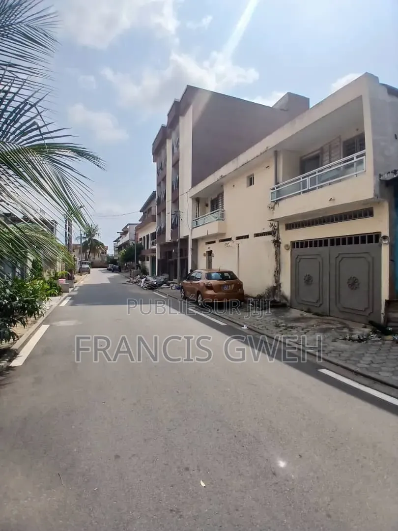 5chbre Duplex dans Francis Gweh, Cocody à Vendre