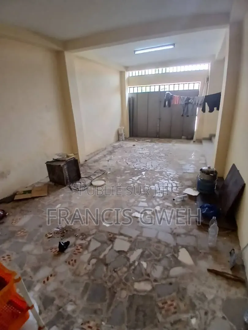 5chbre Duplex dans Francis Gweh, Cocody à Vendre
