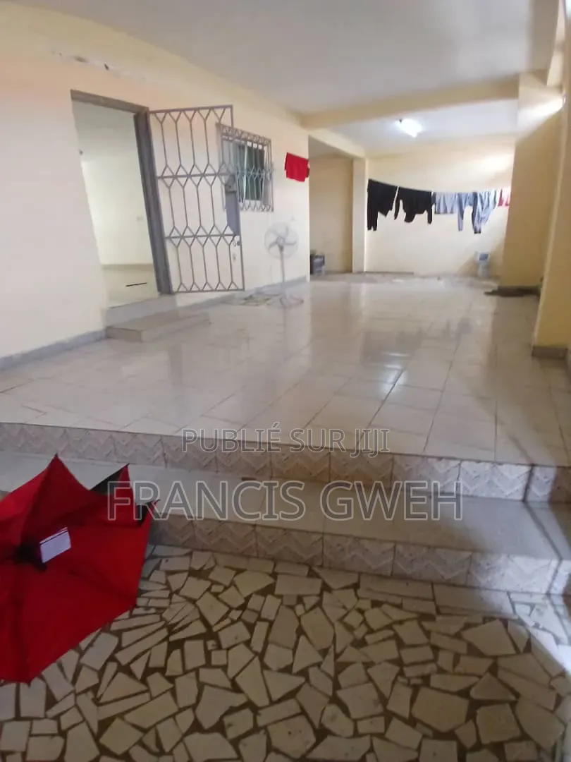 5chbre Duplex dans Francis Gweh, Cocody à Vendre