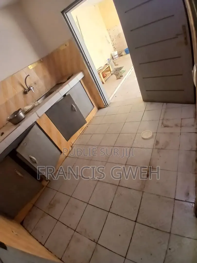 5chbre Duplex dans Francis Gweh, Cocody à Vendre