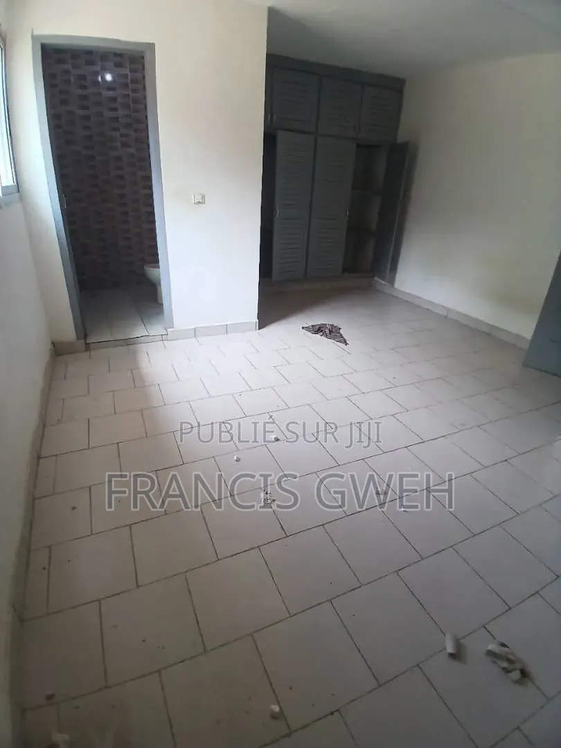 5chbre Duplex dans Francis Gweh, Cocody à Vendre