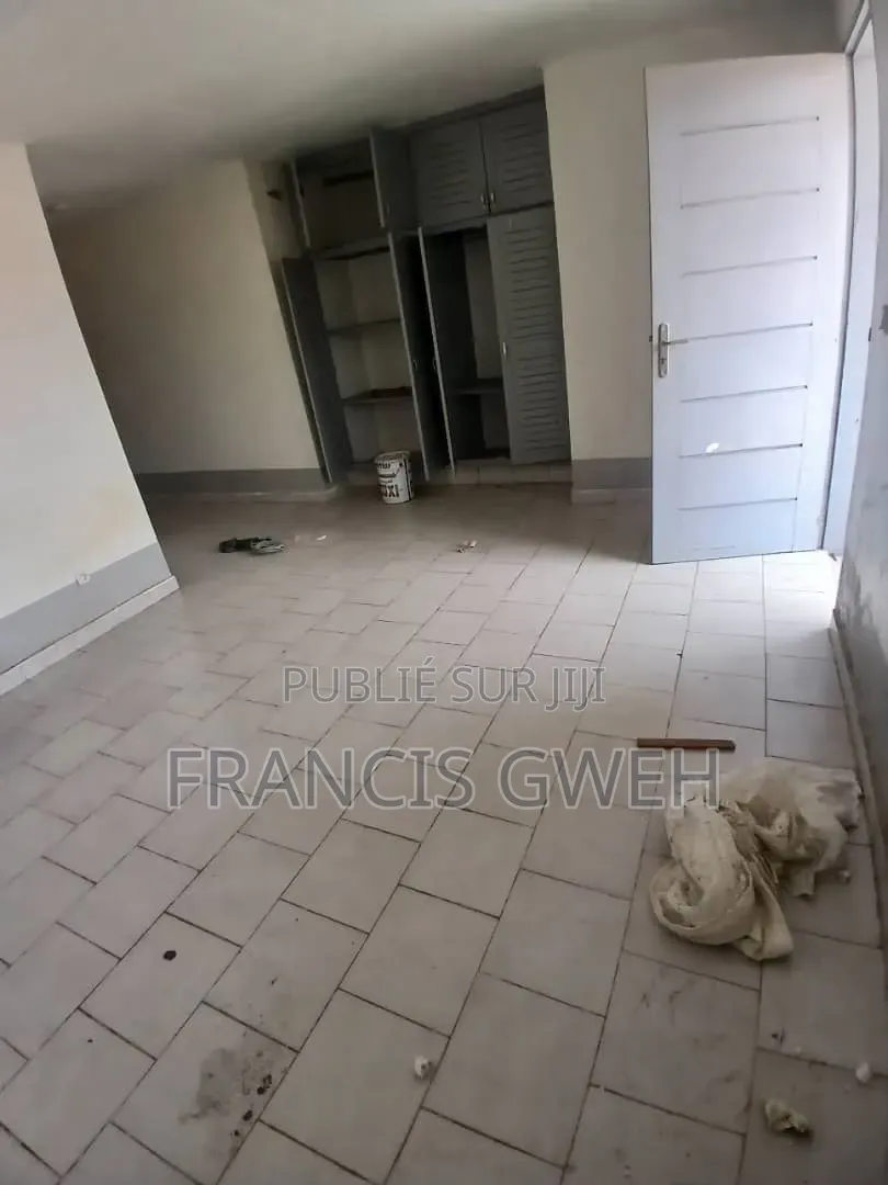 5chbre Duplex dans Francis Gweh, Cocody à Vendre