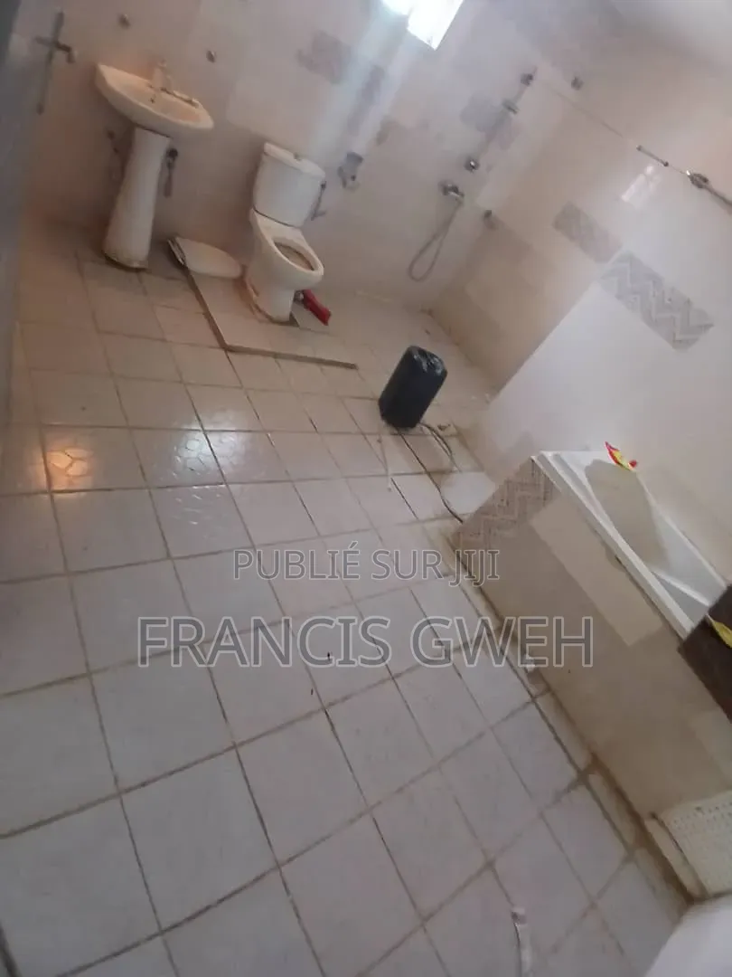 5chbre Duplex dans Francis Gweh, Cocody à Vendre