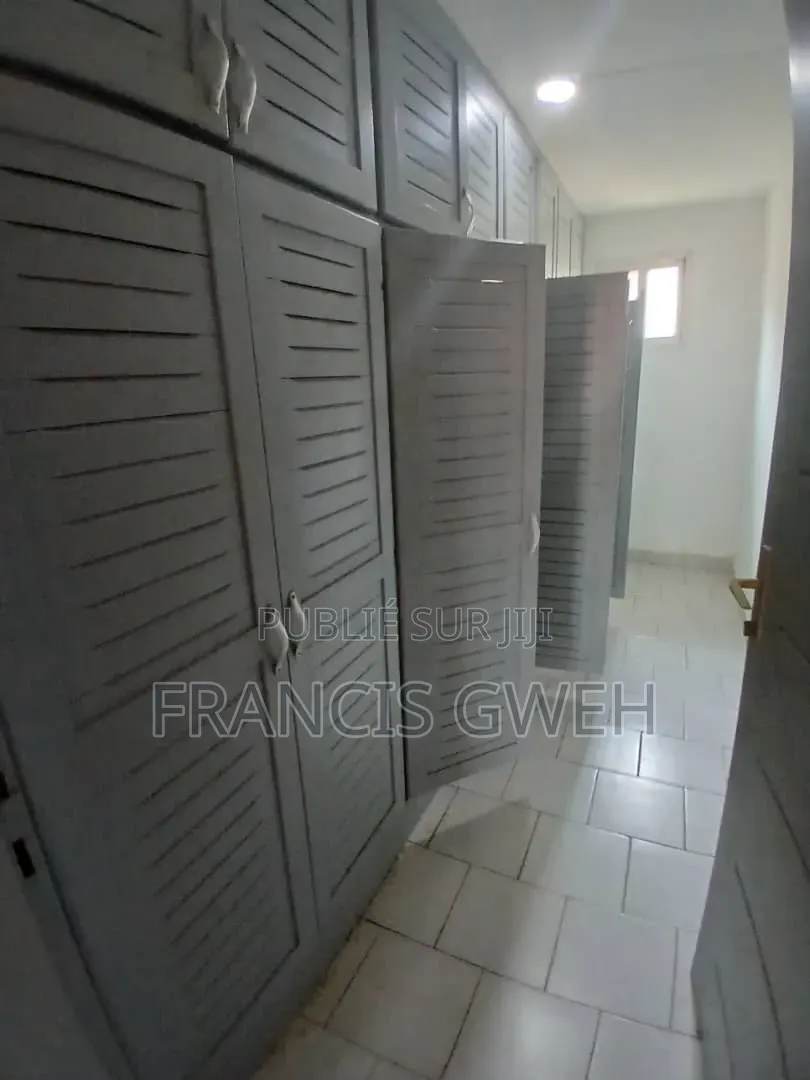 5chbre Duplex dans Francis Gweh, Cocody à Vendre