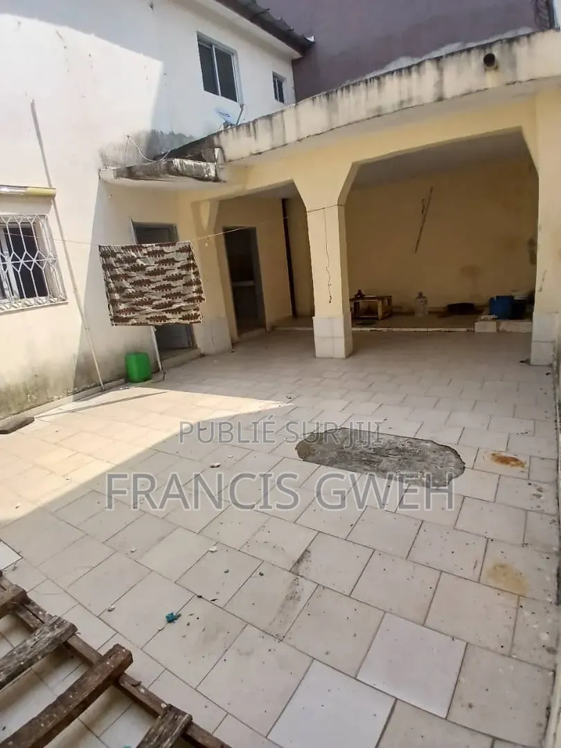 5chbre Duplex dans Francis Gweh, Cocody à Vendre