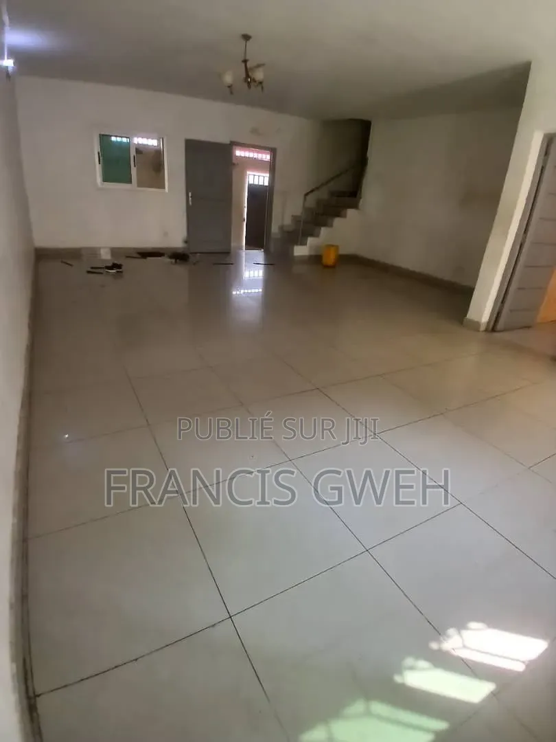 5chbre Duplex dans Francis Gweh, Cocody à Vendre
