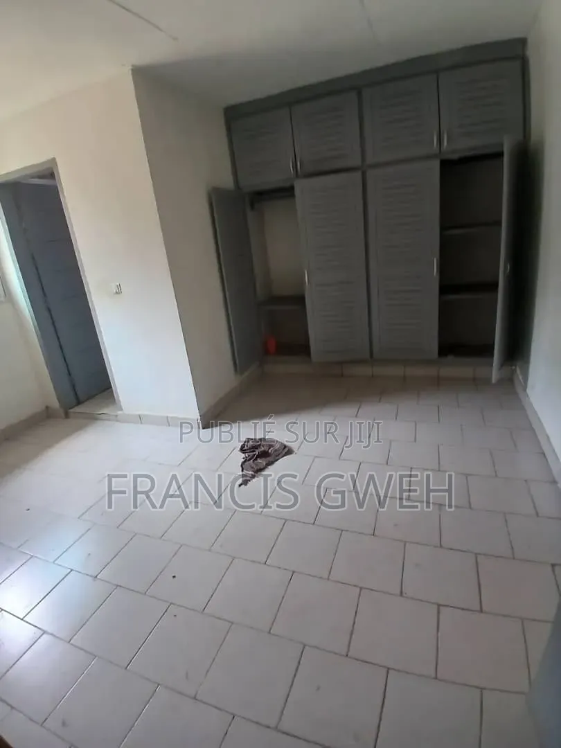 5chbre Duplex dans Francis Gweh, Cocody à Vendre