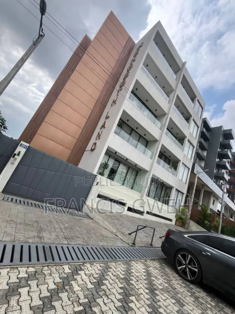 3chbre Appartement dans Francis Gweh, Cocody à Louer