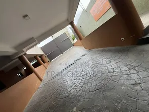 3chbre Appartement dans Francis Gweh, Cocody à Louer
